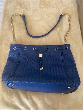 Blue Woven Drawstring Shoulder Bag with Gold Chain